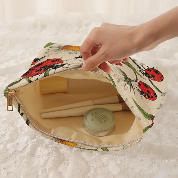 Trousse de maquillage en velours côtelé à motif coccinelle