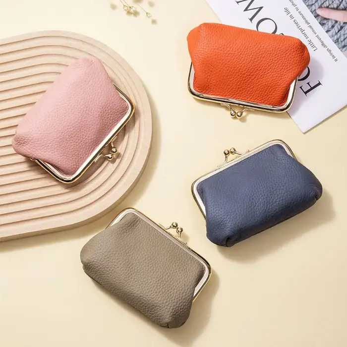 Mini portefeuille Kiss-lock en cuir véritable
