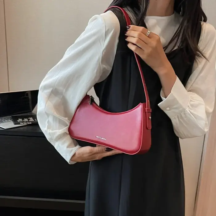 Petits sacs à bandoulière sous les bras mignons pour femmes