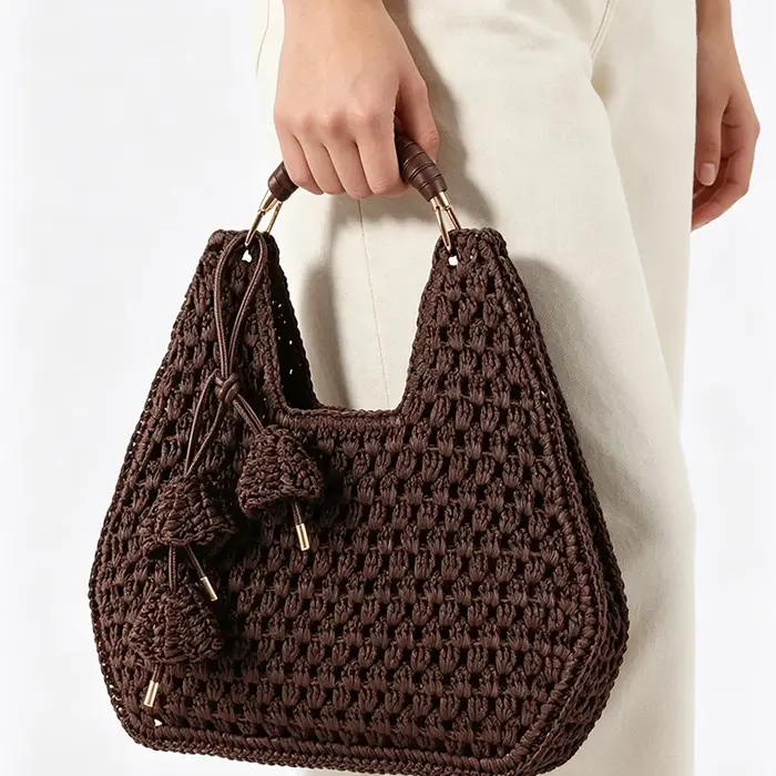 Sac à main en paille de raphia tissé à la main avec pendentif