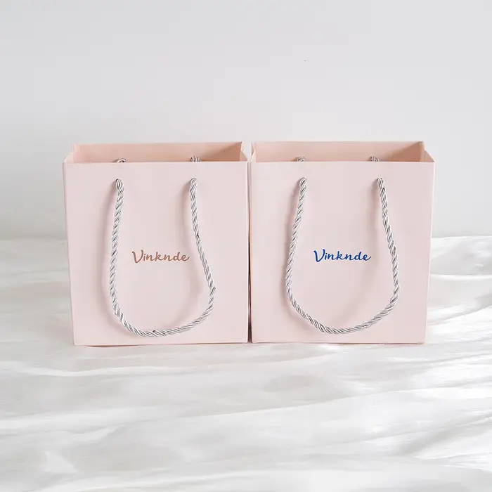 Nouveaux sacs fourre-tout en papier personnalisés en vrac avec ruban