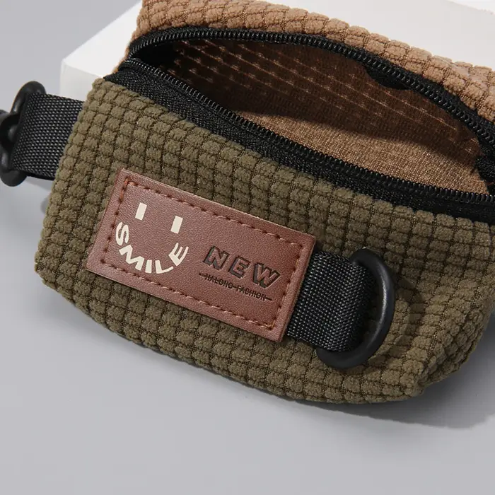 Mini pochette en velours côtelé pour clés et écouteurs