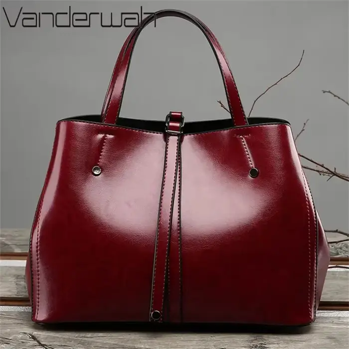 Sacs à main et bourses en cuir verni pour femmes