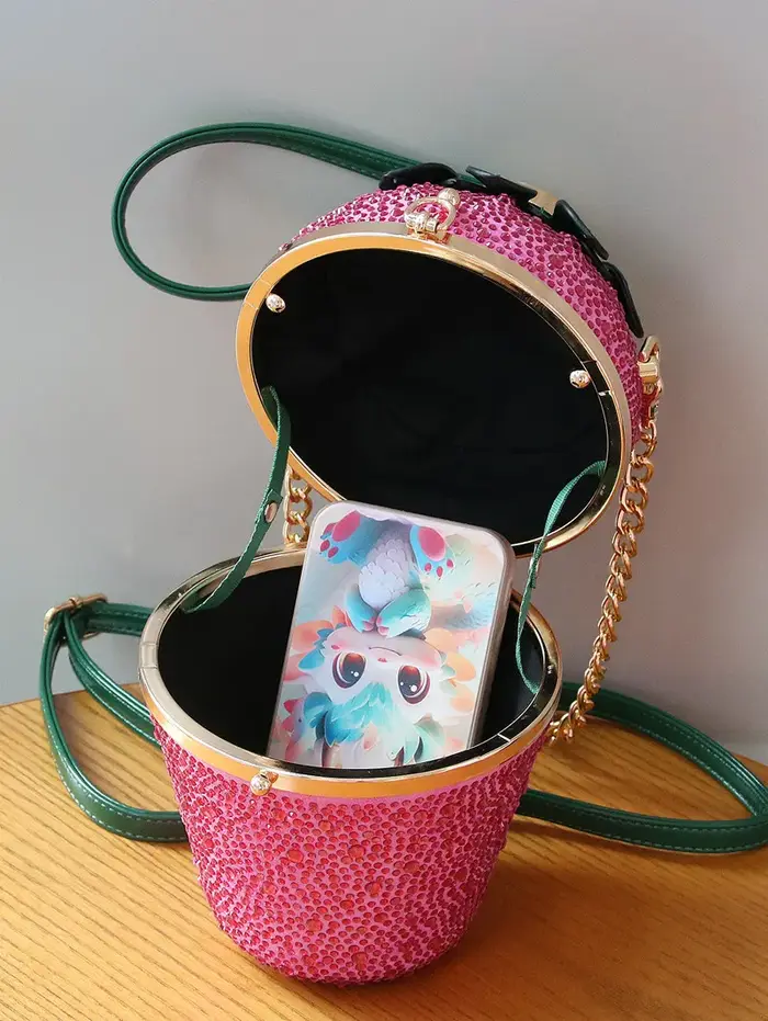 Sac de soirée et pochette de luxe 2024