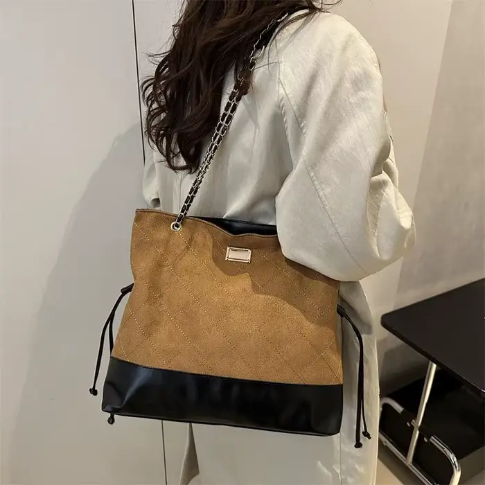 Sac fourre-tout matelassé à chaîne