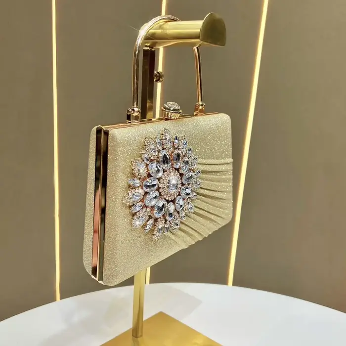 Sac de dîner niche incrusté de diamants
