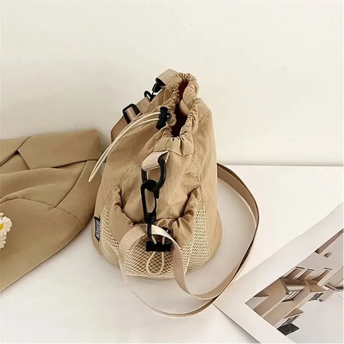 Sac seau coréen uni en nylon froissé avec cordon de serrage
