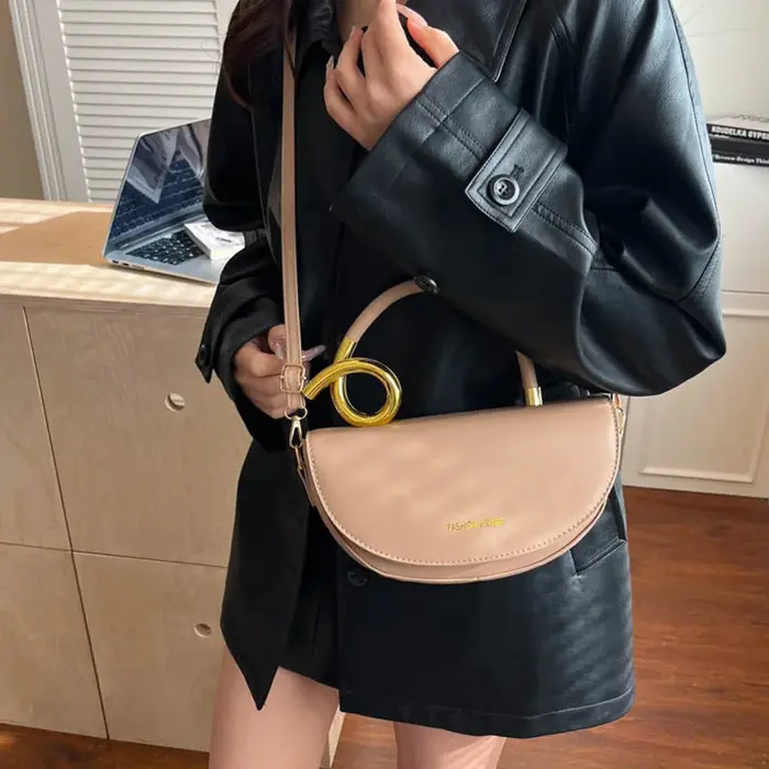 Sac bandoulière de style selle avec sangle