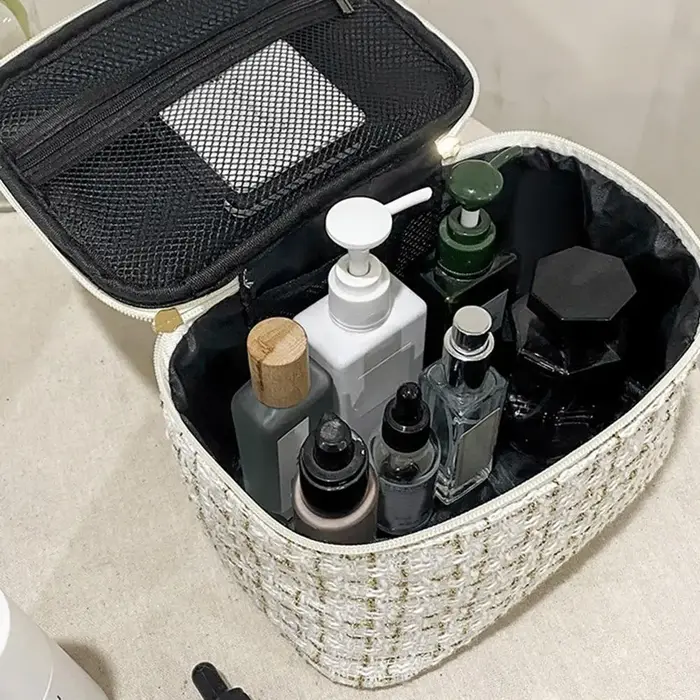 Nouvelle Trousse de Maquillage Tricotée 2026 pour Femme – Sac Cosmétique Tissé Tendance Grande Capacité