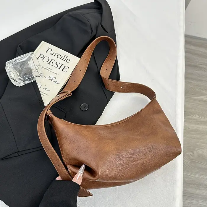 Petit sac noir de styliste pour femmes, sacs à bandoulière rétro simples de luxe en cuir Pu, sacs à