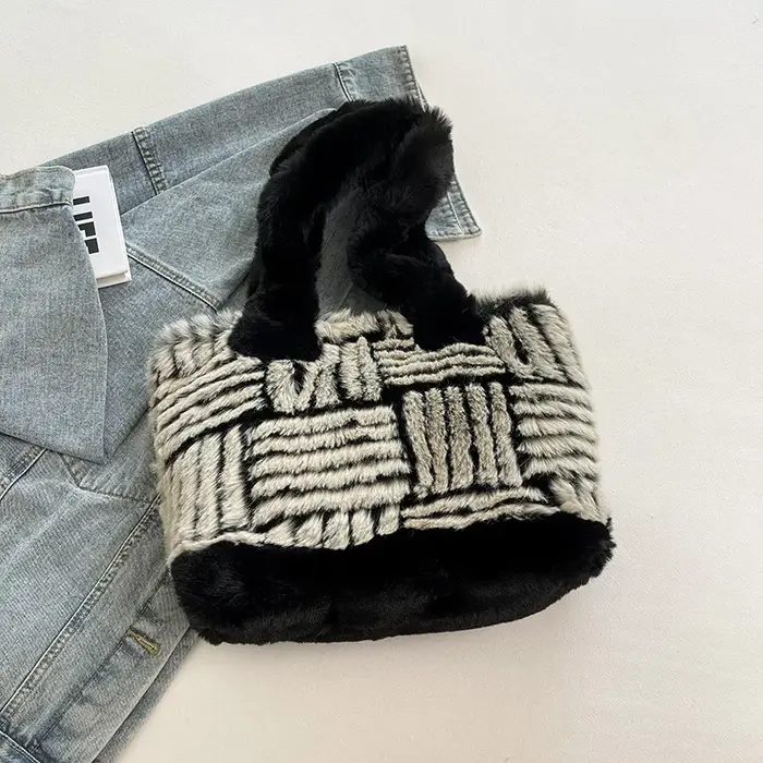 2025 hiver Sac fourre-tout en peluche concepteur fausse fourrure tissé Sac à main Simple sac de traj