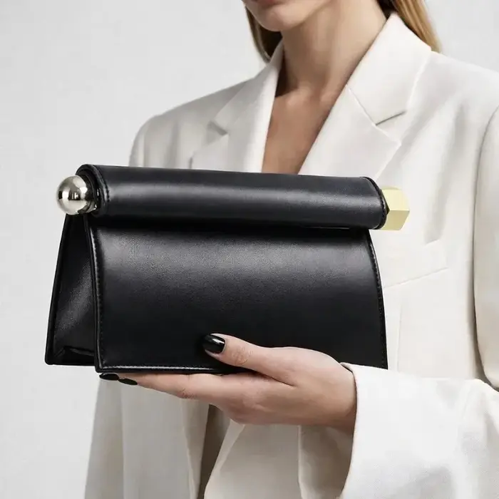 Un nouveau sac d'embrayage enroulé de luxe