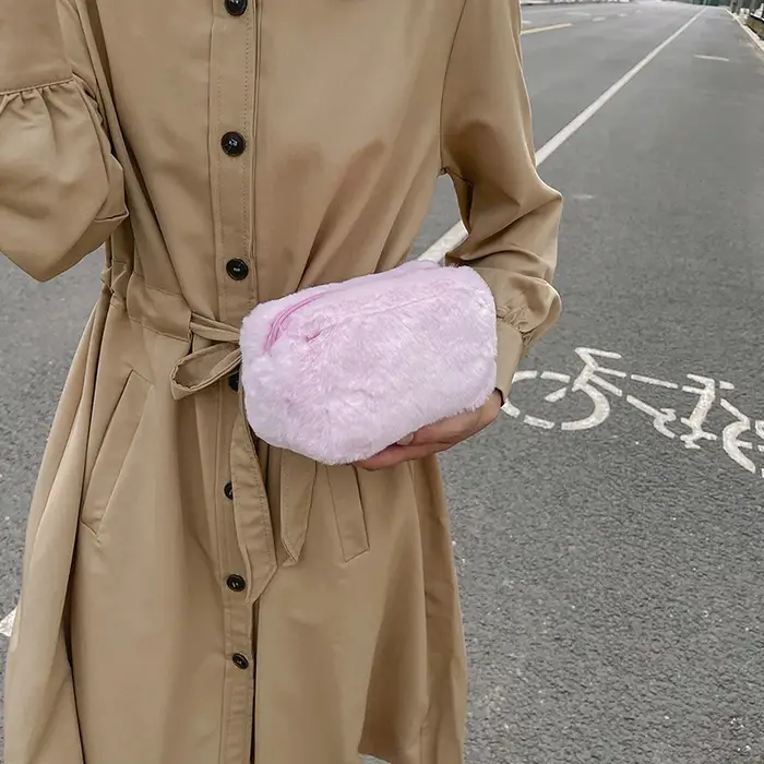 Pochette à maquillage en peluche
