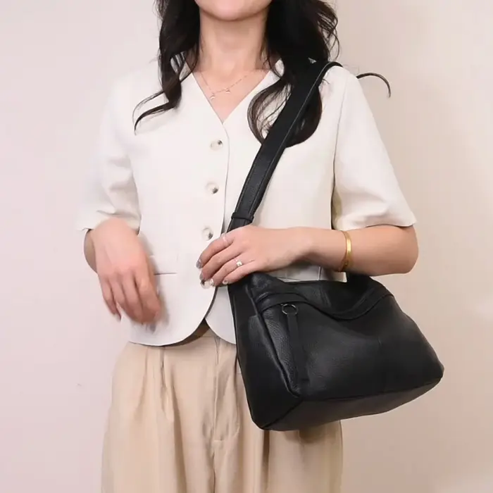 Sac à bandoulière noir en cuir véritable pour femmes