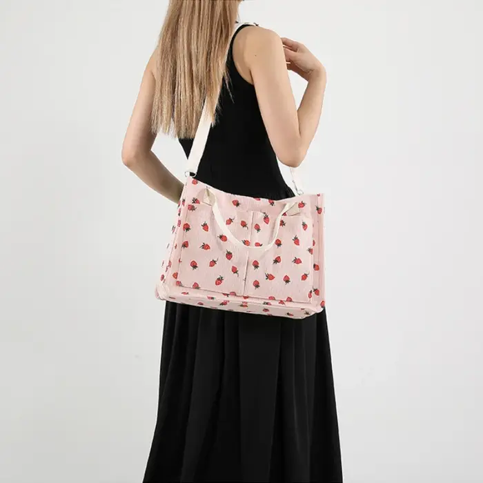 Sac fourre-tout mignon fraise patché sac à main pour femmes tissu grande capacité