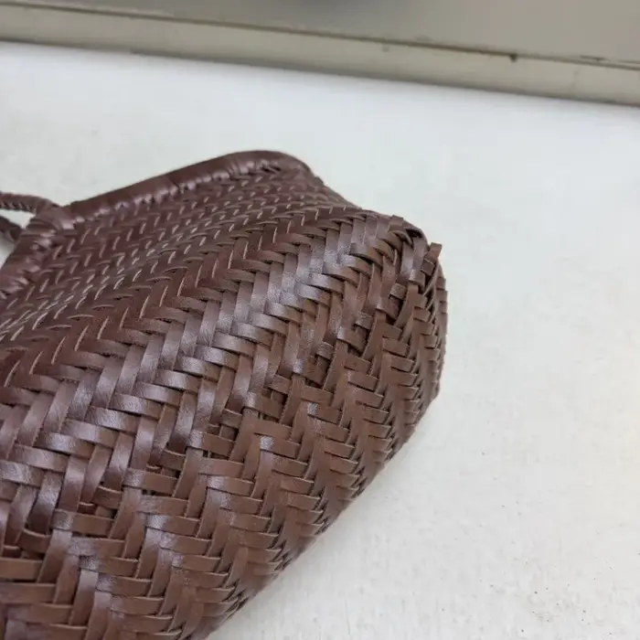 Nouveau Sac à Bandoulière en Cuir Véritable Tressé à la Main Grande Capacité Style Vintage Fourre-tout Décontracté pour le Shopping et la Plage Collection Printemps/Été 2026