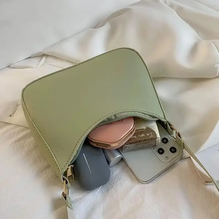 Sac à main tendance et élégant de couleur unie