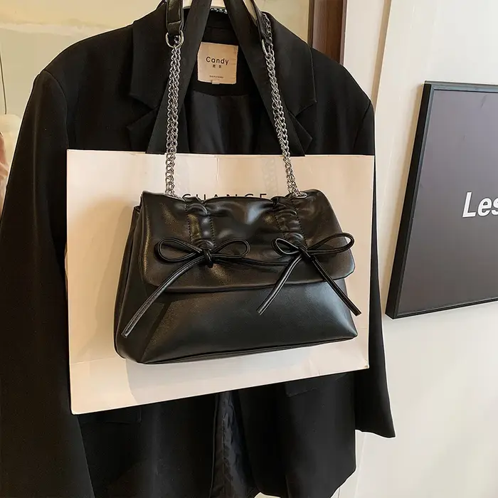 Sac à bandoulière tendance en cuir PU avec chaîne