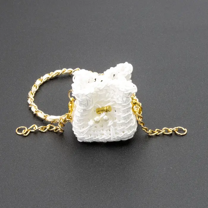 Petit sac carré en cuir tricoté à double poche