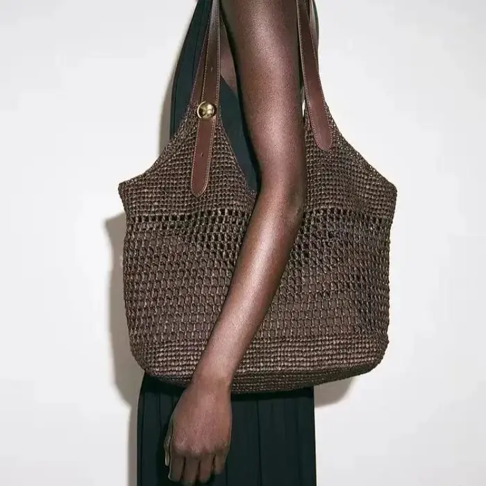 Sac à main décontracté pour femme, nouveau modèle, tissé à la main, grande capacité, en paille ajourée, sac fourre-tout de voyage et de loisirs, souple et carré