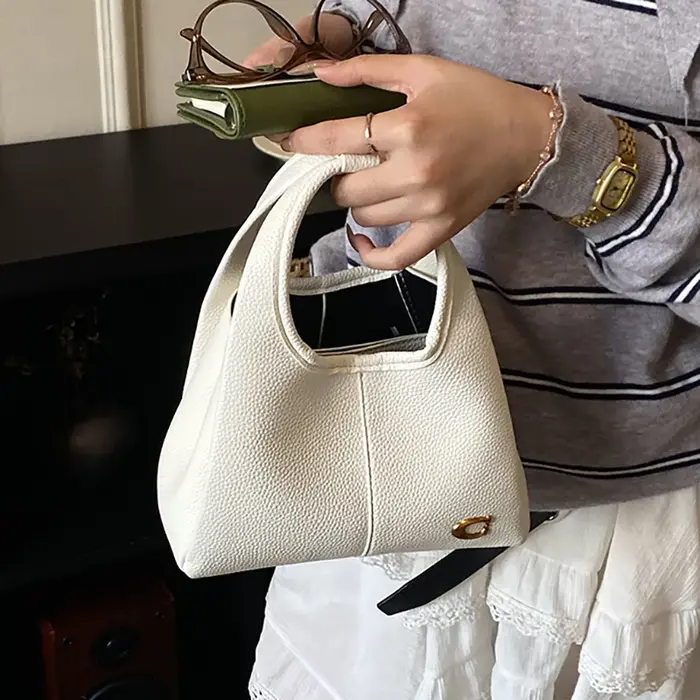 Sac fourre-tout hobo en daim marron pour femme