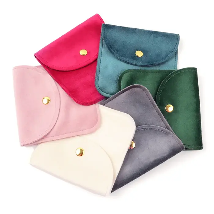 Petite pochette à bijoux en velours avec bouton pression