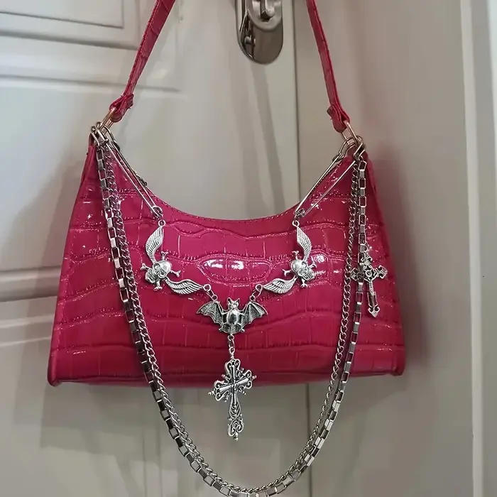 Sac à main gothique Y2K avec chaîne tête de mort et croix - Petit sac à bandoulière en similicuir style punk pour femme