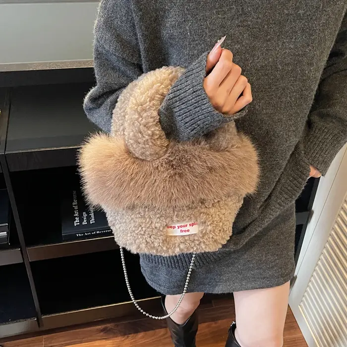 Sac à main café kaki qualité fausse fourrure pochette de soirée pour femmes 2025 nouveau sac à bandoulière en peluche douce et moelleuse petit seau Bolsos