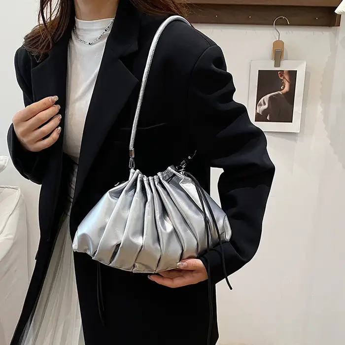 Sac à bandoulière argenté de luxe pour femmes