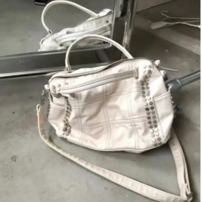 Nouveau Sac Fourre-tout Femme 2026 Style Rétro avec Rivets Métalliques