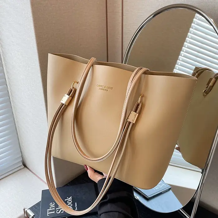 Sac à bandoulière rouge en cuir PU