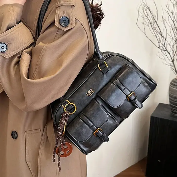 Sac à bandoulière rétro en cuir de couleur unie pour femmes