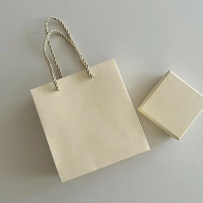 Nouveaux sacs fourre-tout en papier personnalisés en vrac avec ruban, pochette d'emballage de bijoux