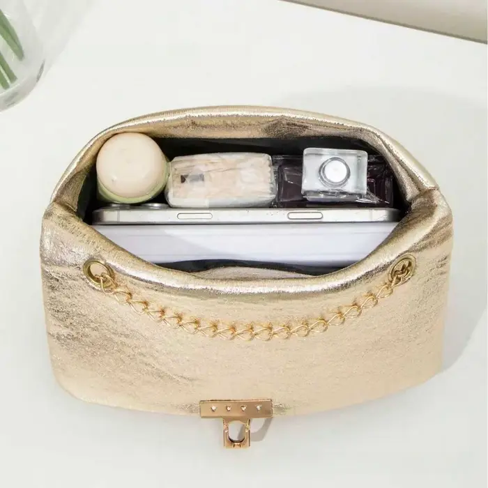 Sac à bandoulière élégant avec chaîne dorée pour femmes