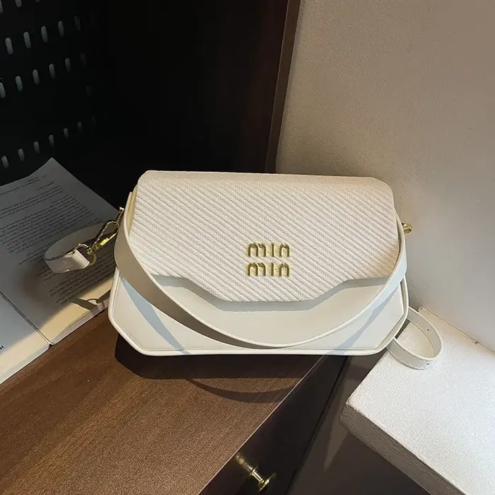 Sac à langer en cuir élégant et unique : Sac messager de luxe à porter en bandoulière pour femme avec logo de créateur vintage et grande capacité de rangement