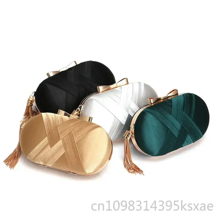 Pochette élégante pour femme avec pompon