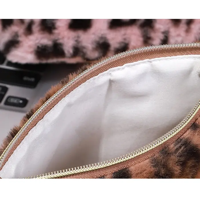 Sac à cosmétiques en peluche léopard avec pompon en PU