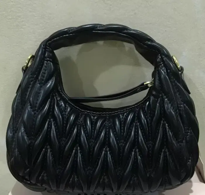 Sac à main tendance pour femme, design à pompons, sac d'épaule haut de gamme, sac sous le bras grande capacité, sac pour femme