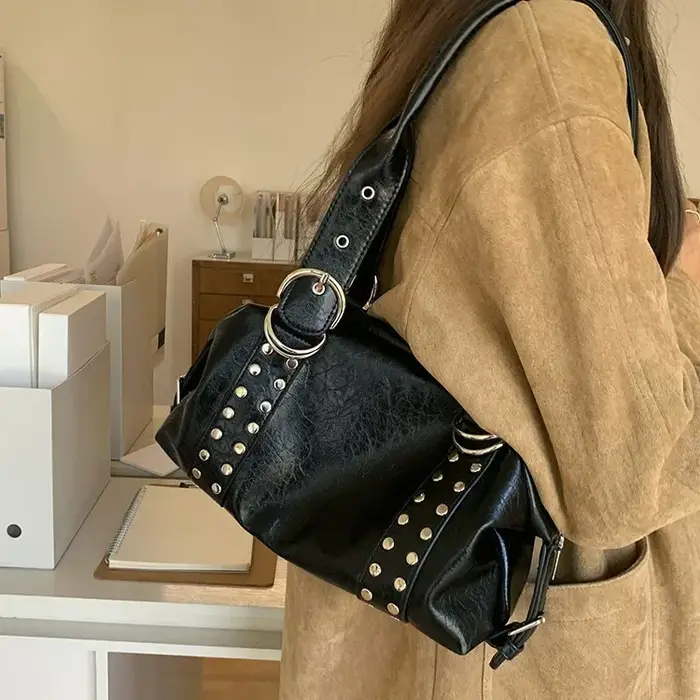 Sac à bandoulière pour femme en cuir PU tendance avec rivets