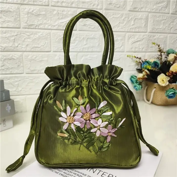 Sac seau pour femme à motif floral brodé
