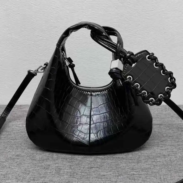 Sac à bandoulière Y2K tendance style punk rock parisien pour femme