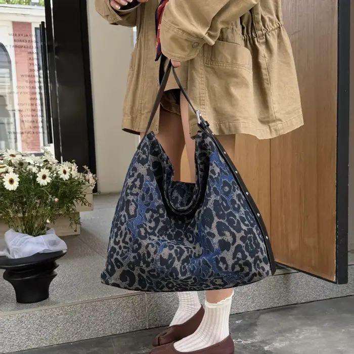 Sac fourre-tout de luxe en toile à motif léopard