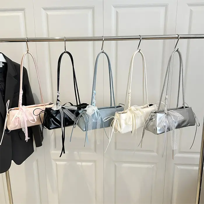 Sac à bandoulière carré en dentelle avec nœud