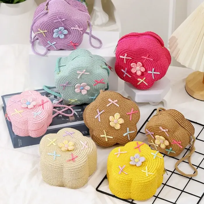 Sacs à bandoulière en paille mignons avec nœud