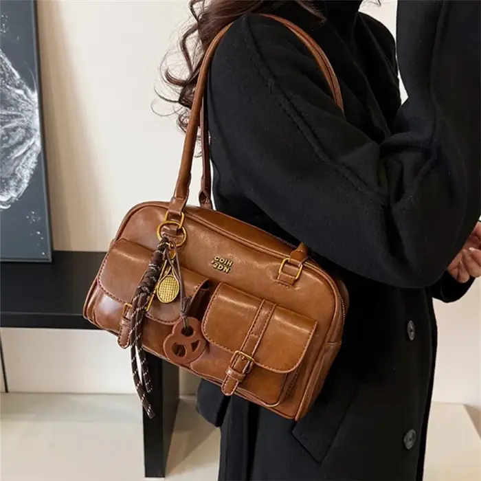 Sac à bandoulière fourre-tout multi-poches pour femmes avec matériel et lettre dorés