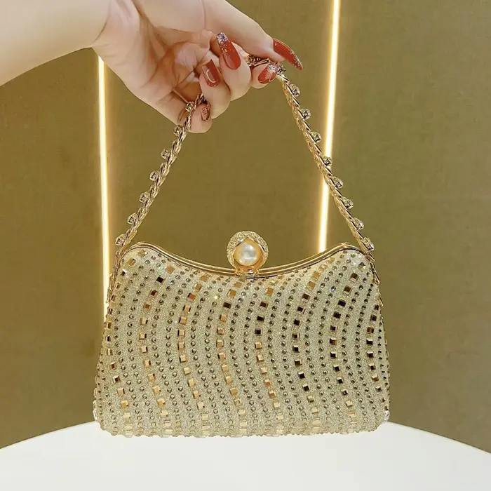 Pochette de soirée de luxe en strass dorés avec fermoir perlé et chaîne, sac à main rigide pour dîne
