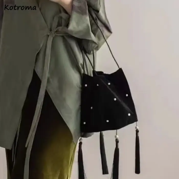 Sac à Pompon Vintage en Velours Noir pour Femme