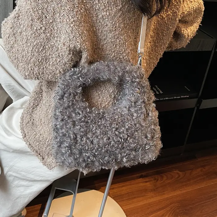 Sac à main femme en fausse fourrure d'agneau