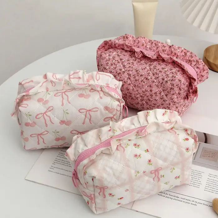 Trousse de maquillage en dentelle avec nœud