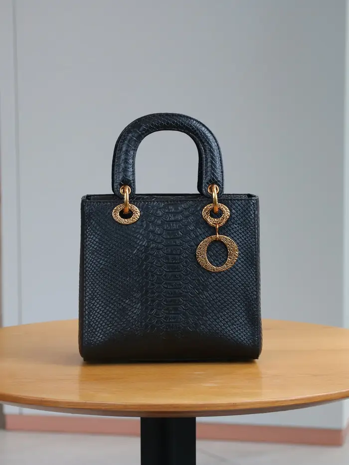 2025 nouvelle mode luxe serpent dame sac à main niche design texture avancée tempérament exotique petit sac banlieue Joker épaule moi